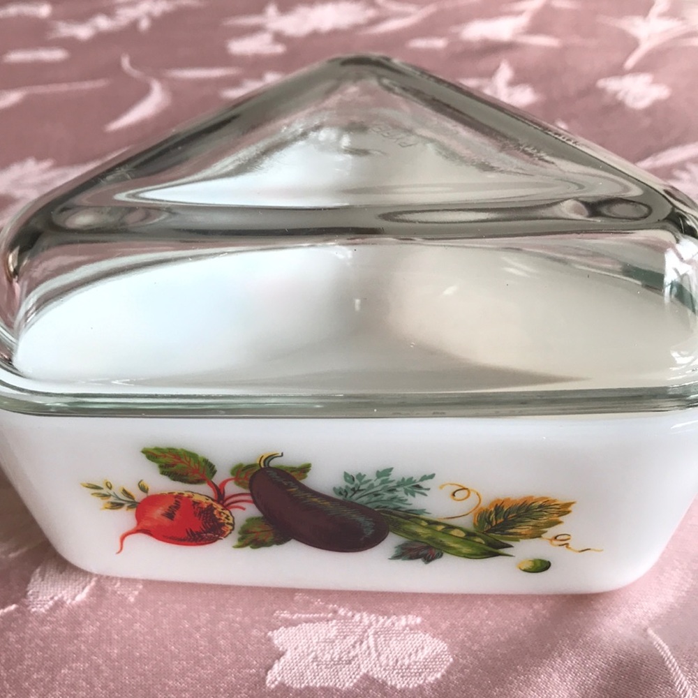 Pyrex triangle refrig dish